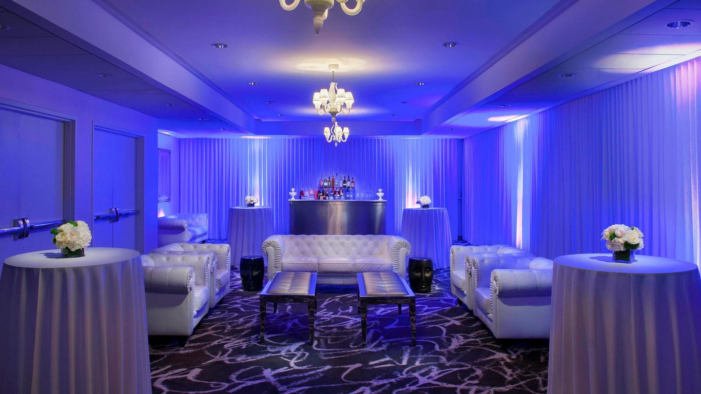 SLS Hotel, a Luxury Collection Hotel, Beverly Hills à partir de 106 €.  Hôtels à Beverly Hills - KAYAK
