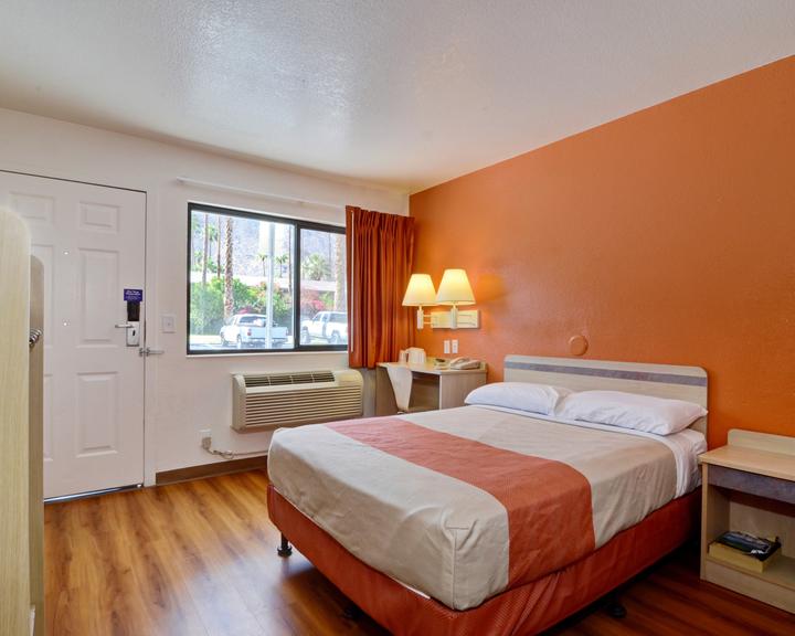 Motel 6-Palm Springs, Ca - East - Palm Canyon à partir de 12 €. Motels à Palm  Springs - KAYAK